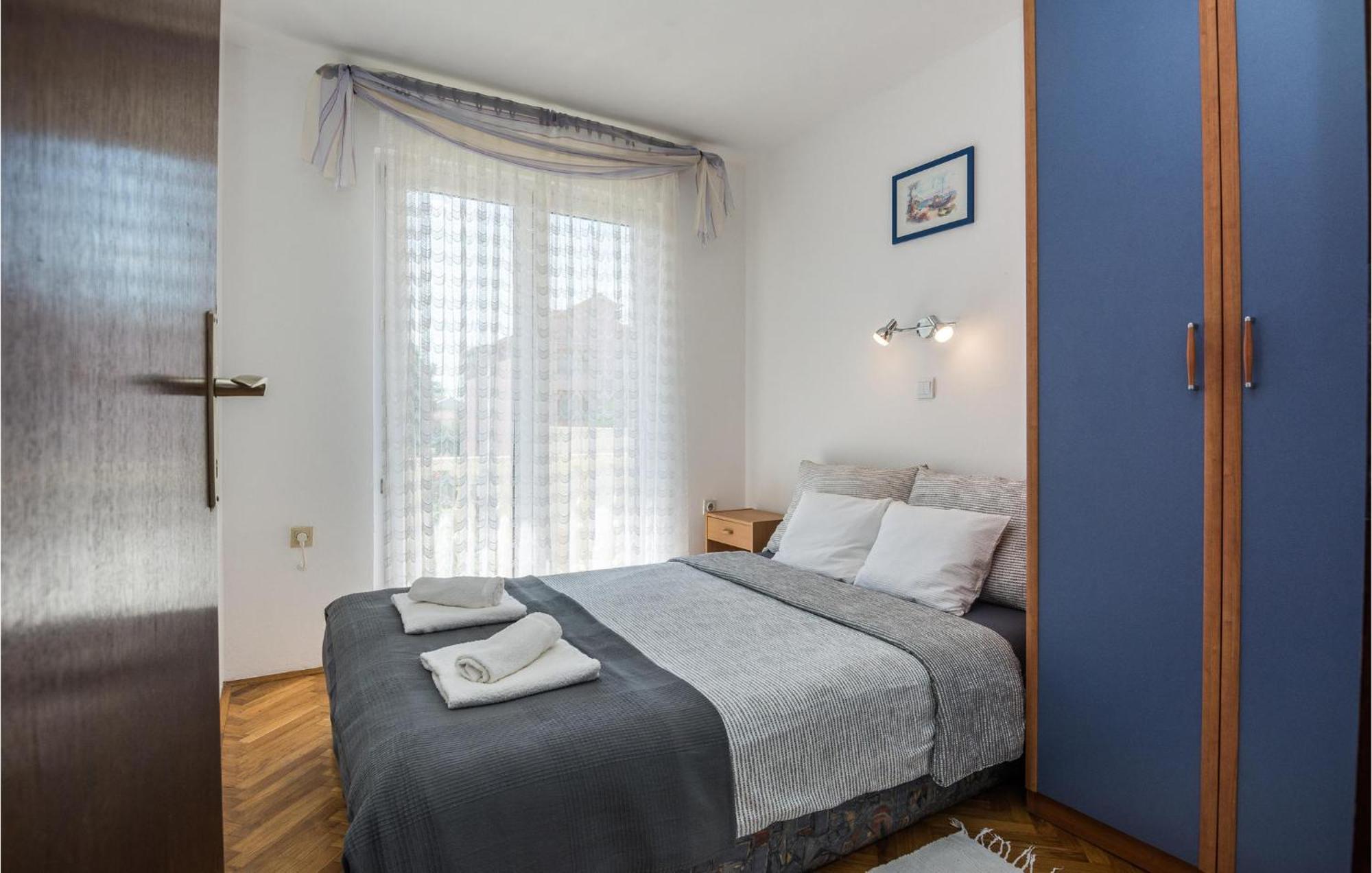 Beautiful Apartment In Privlaka With Kitchen Eksteriør bilde
