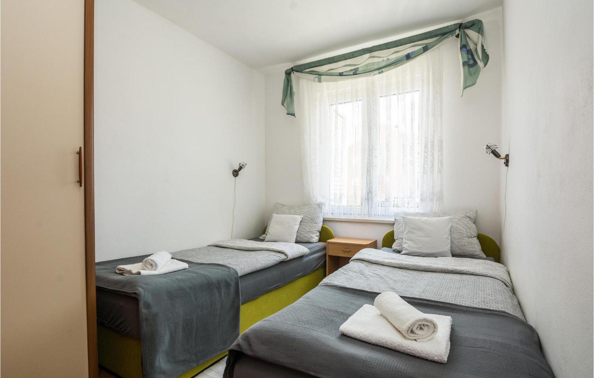 Beautiful Apartment In Privlaka With Kitchen Eksteriør bilde